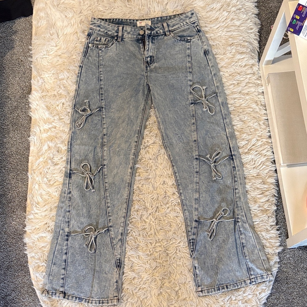 Women’s Light Wash Gray Denim Jeans with Bow Detail